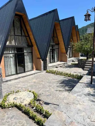 کلبه یک خوابه کهنه ده