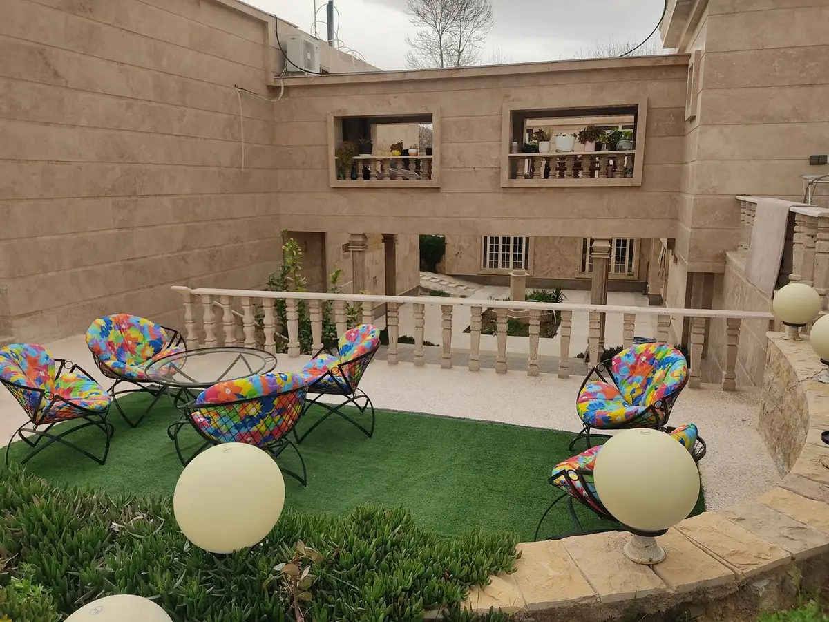 ویلا دوخوابه شیرازی 2