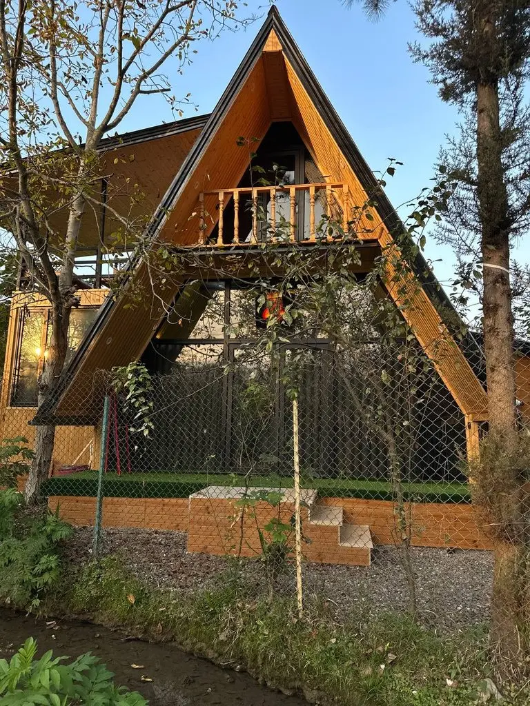 کلبه دوخوابه سوئیسی تتل