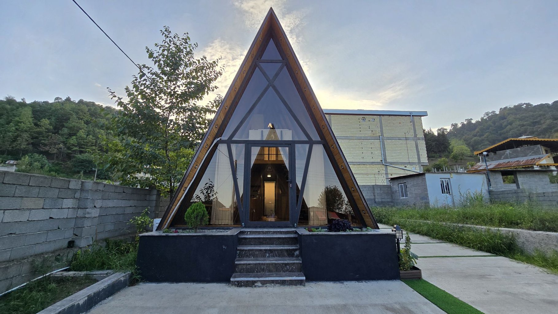 کلبه یک خوابه سوئیسی شهاب