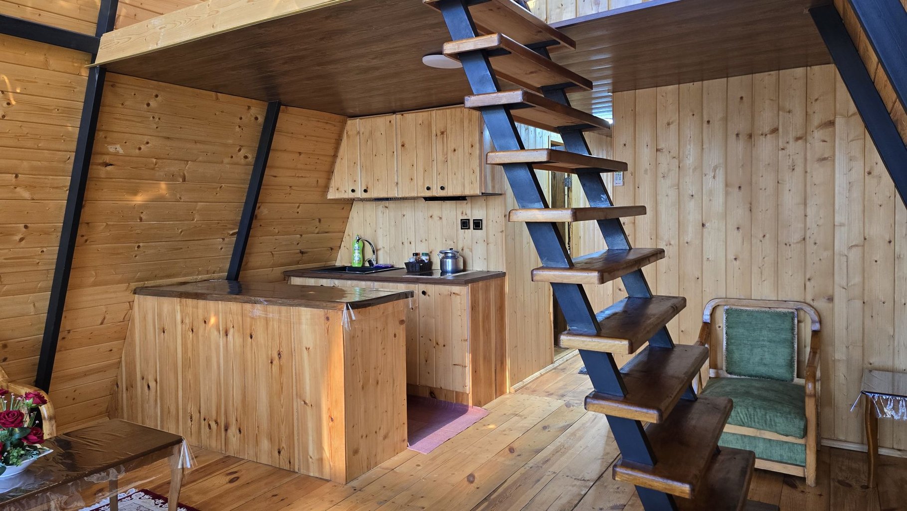 کلبه یک خوابه سوئیسی شهاب