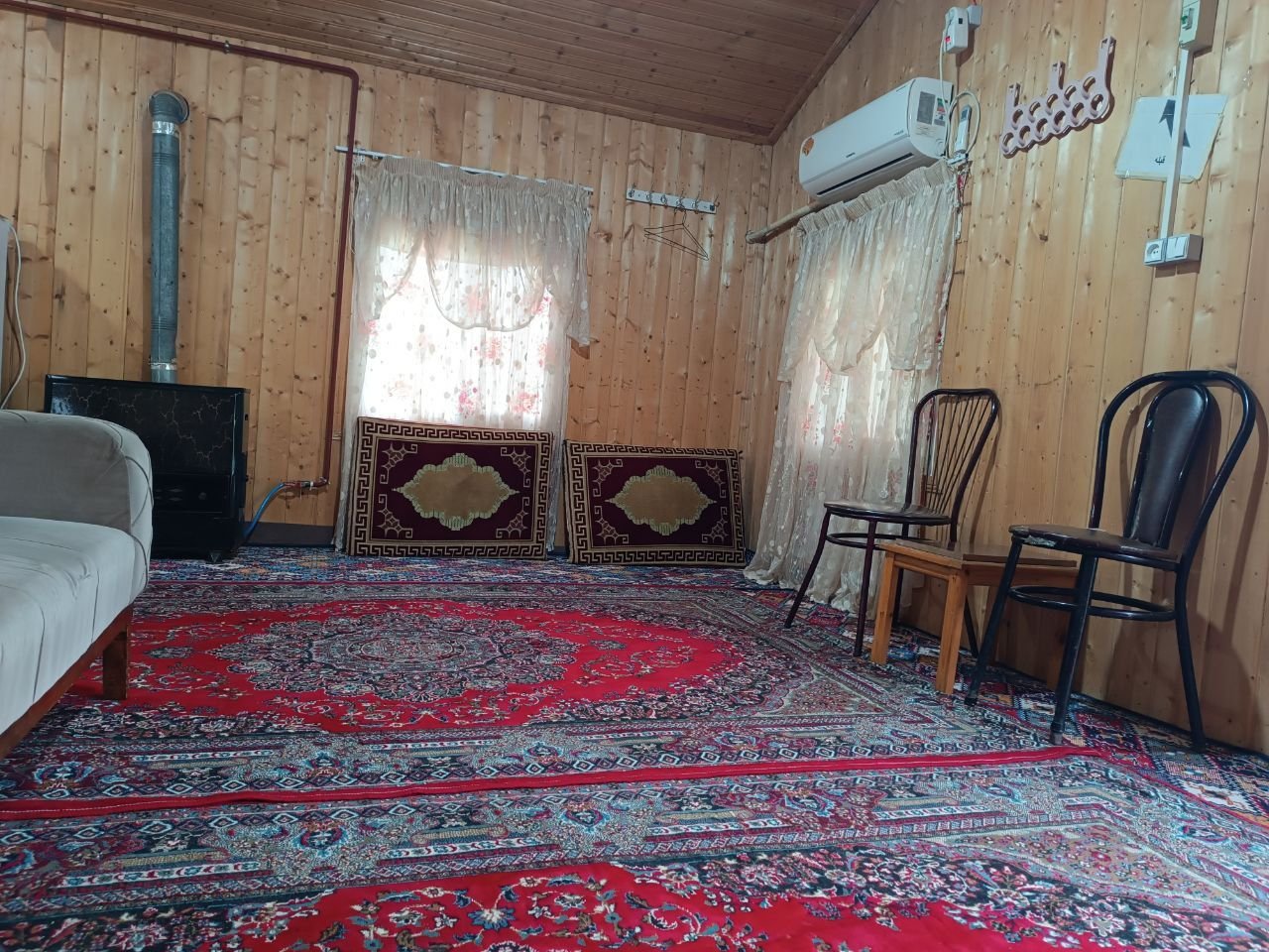 یک خوابه چوبی خوروم