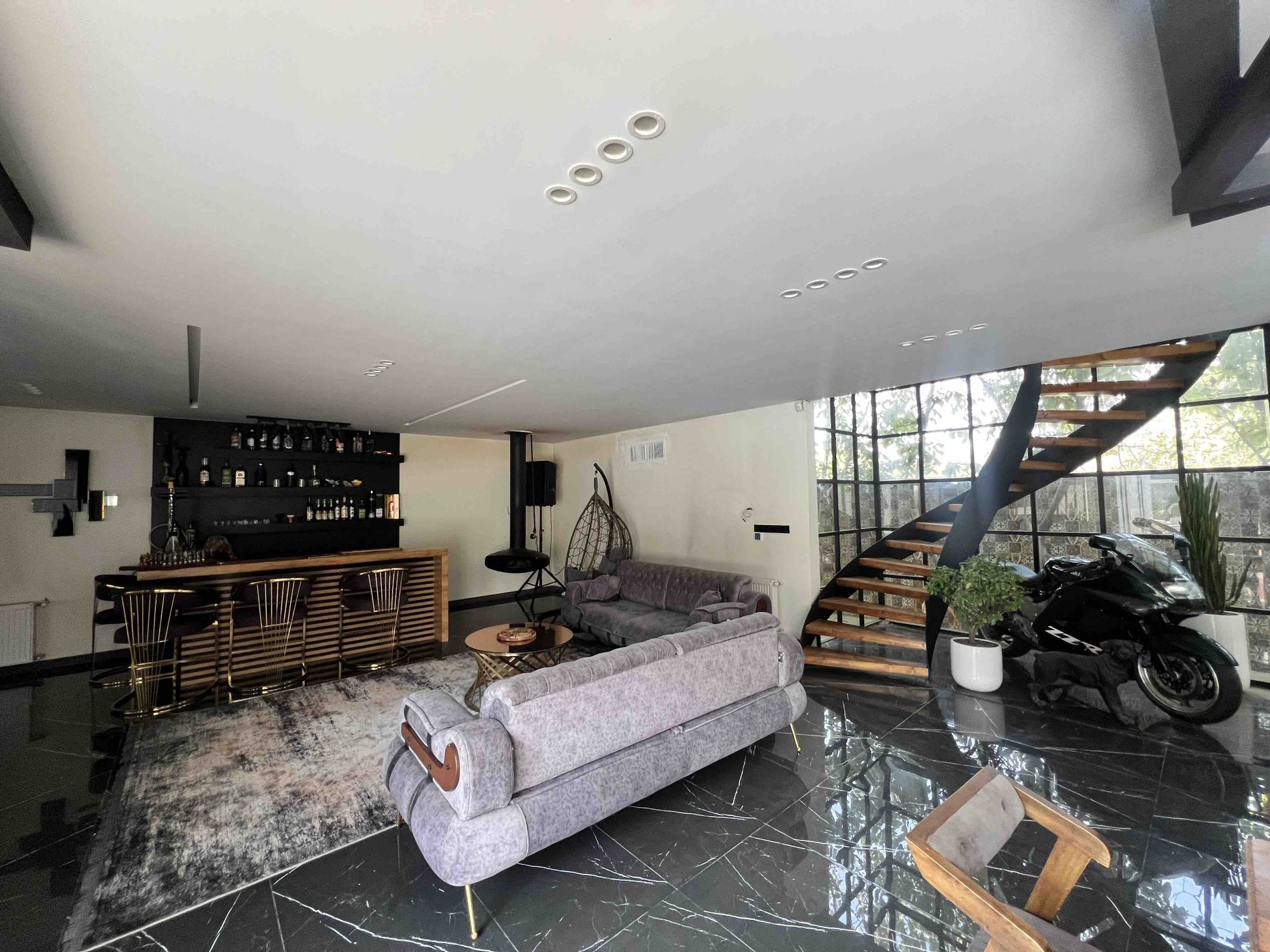 سه خوابه استخردار آبگرم شیشه ای وی