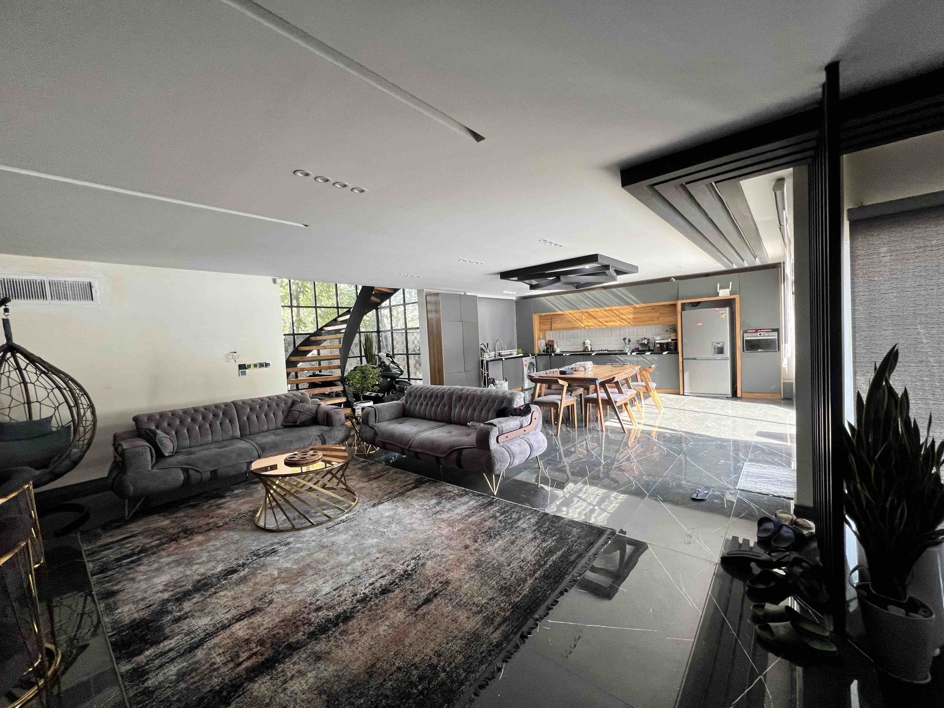 سه خوابه استخردار آبگرم شیشه ای وی