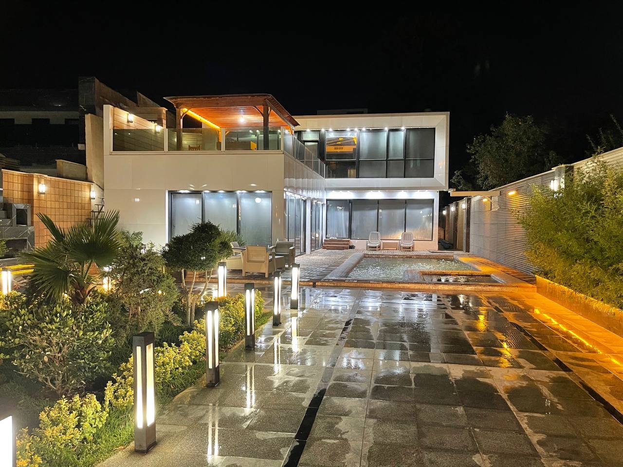 سه خوابه استخردار آبگرم شیشه ای وی