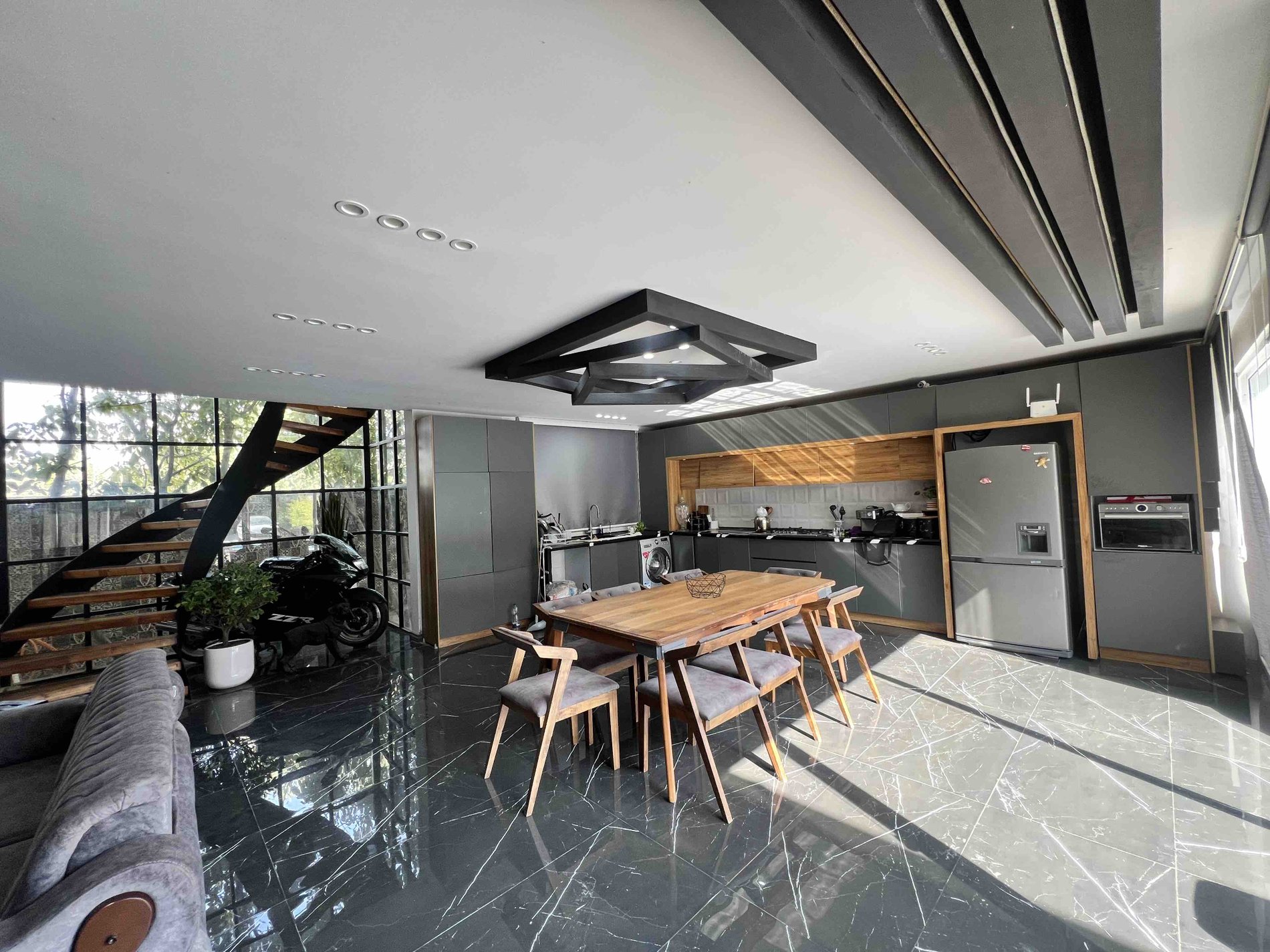 سه خوابه استخردار آبگرم شیشه ای وی