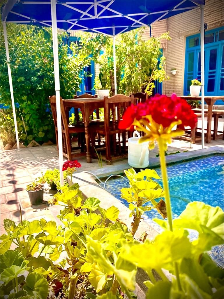 اقامتگاه سنتی هاتف - واحد یک تخته بهاران