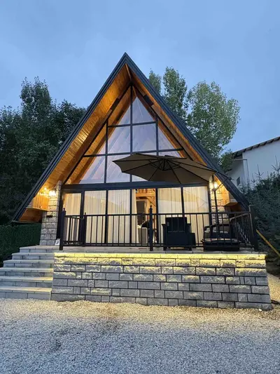 کلبه دوخوابه سوئیسی کاج