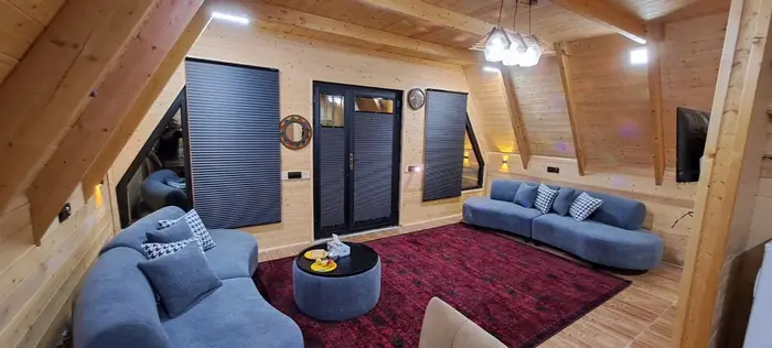 کلبه یک خوابه جنگلی سوئیسی جکوزی دار وینا