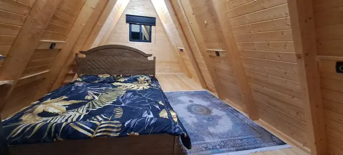 کلبه یک خوابه جنگلی سوئیسی جکوزی دار وینا