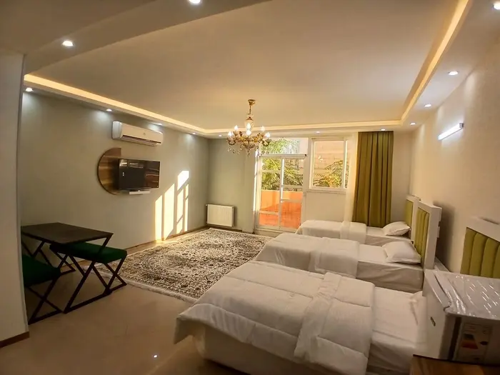 مسافرخانه گوهرشاد - واحد ۲۰۱ - نمای نشیمن و تراس