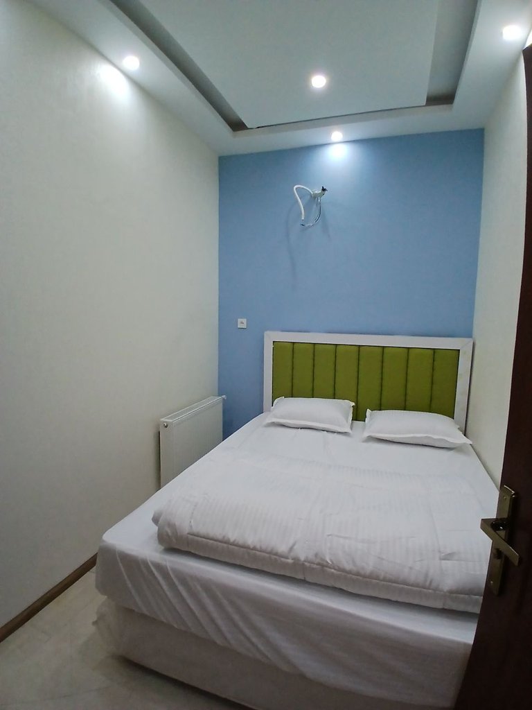 مسافرخانه گوهرشاد - واحد ۱۰۰ - اتاق خواب و تخت دو نفره