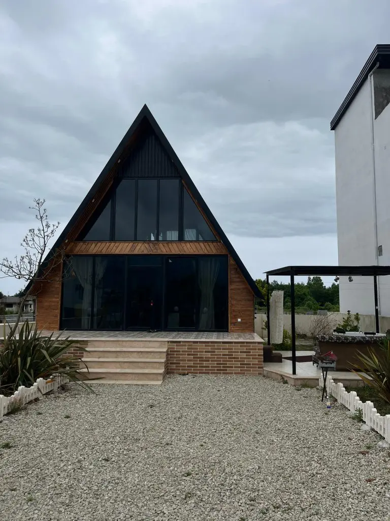 کلبه دوخوابه سوئیسی رویال