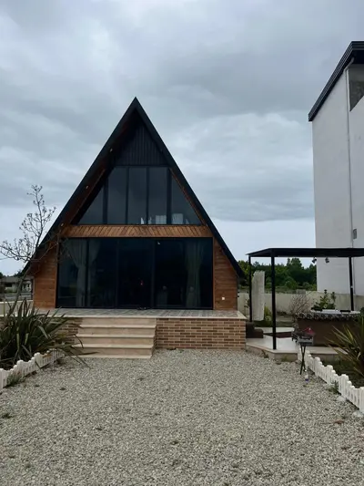 کلبه دوخوابه سوئیسی رویال