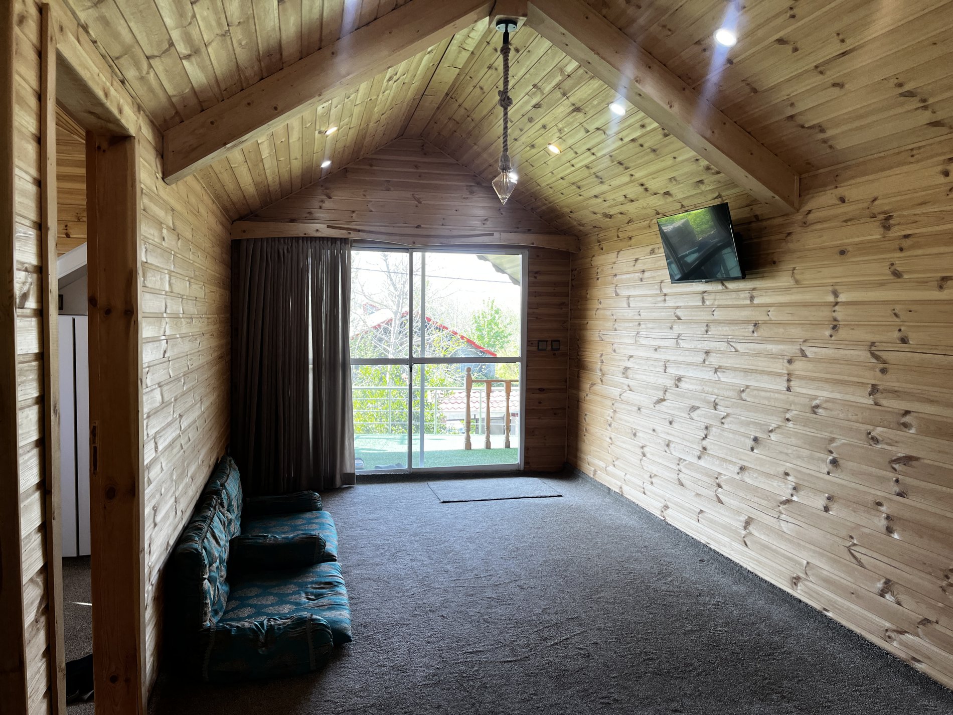 کلبه یک خوابه سوئیسی صدرا