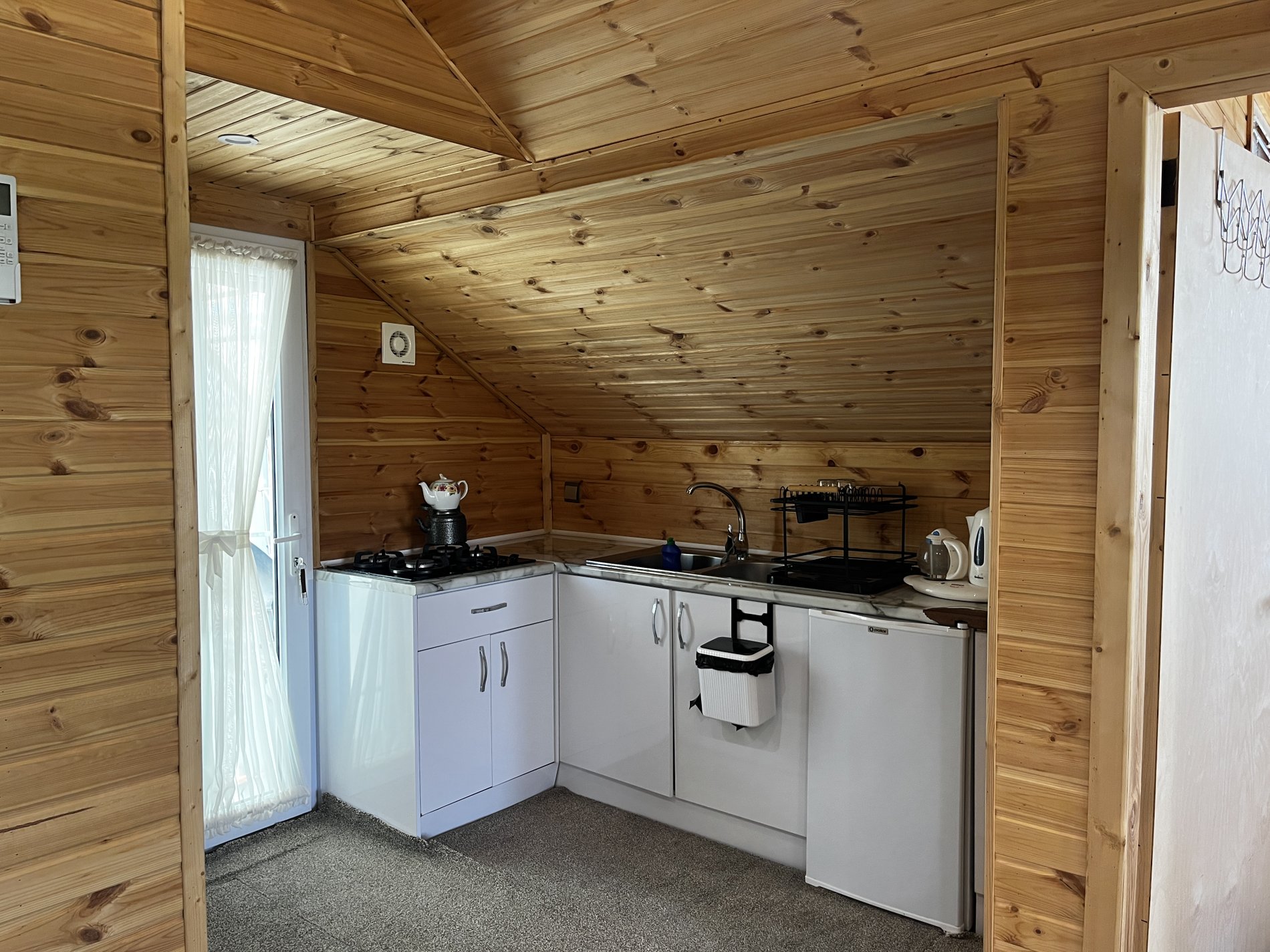 کلبه یک خوابه سوئیسی صدرا