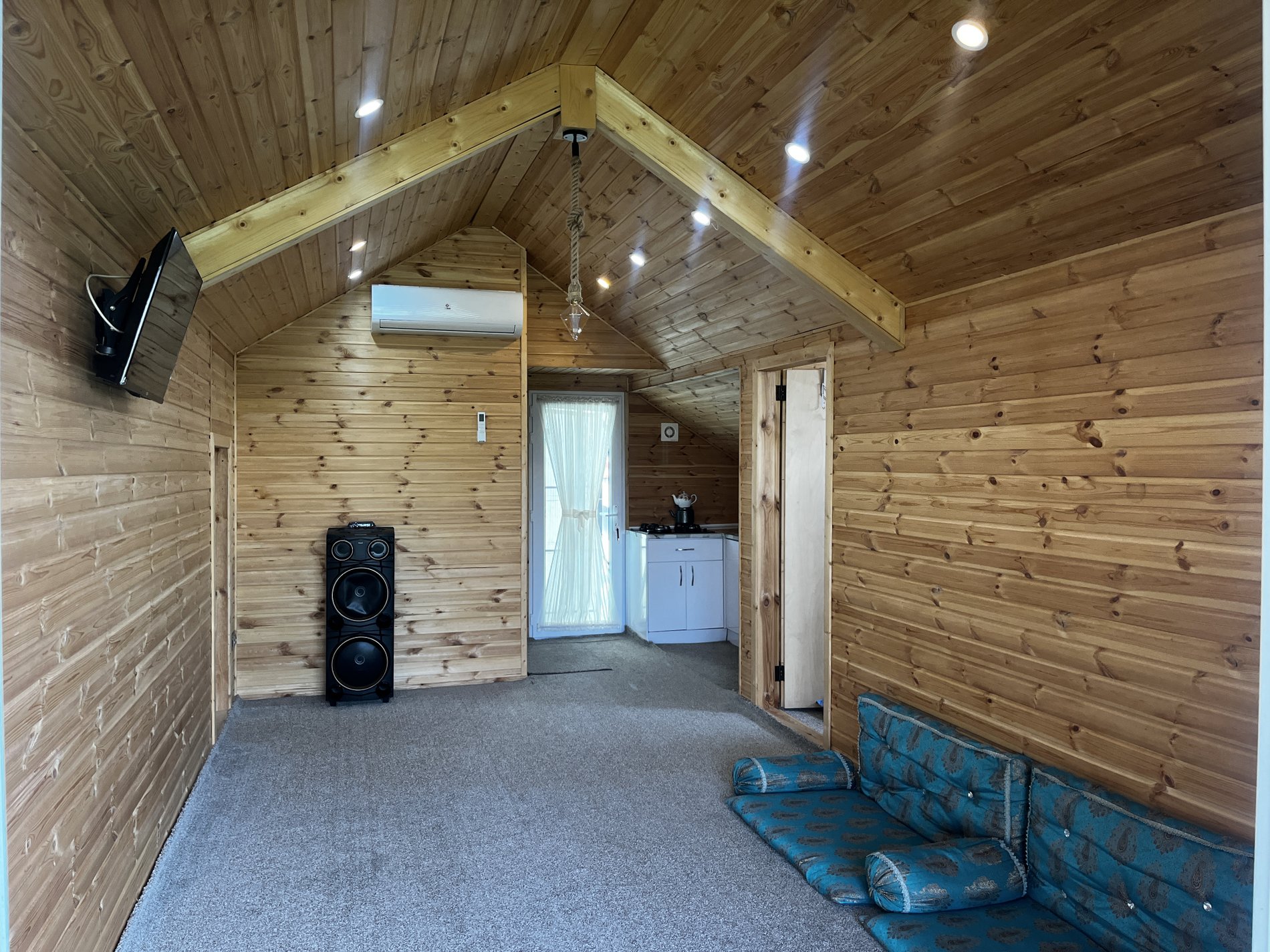 کلبه یک خوابه سوئیسی صدرا