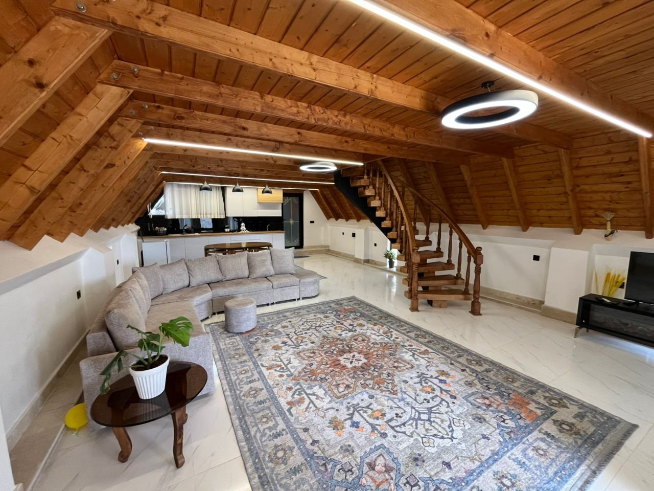 کلبه دوخوابه سوئیسی جکوزی دار آران