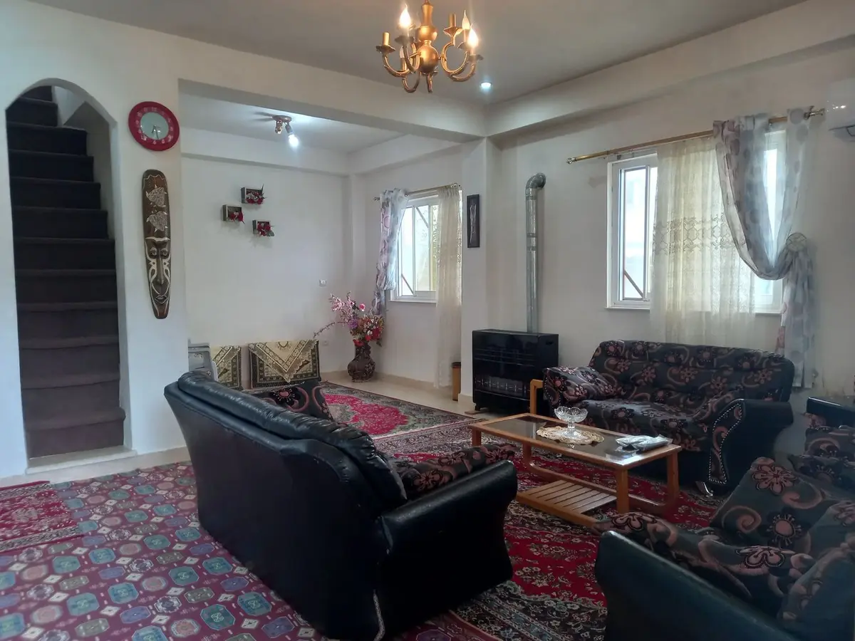 ویلا دو خواب دریادل - نشیمن و راه پله بهارخواب