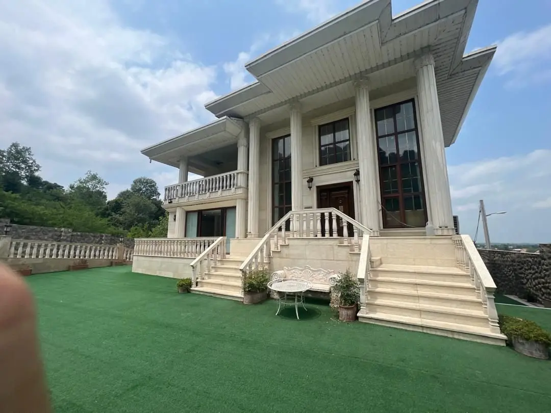 ویلا چهارخوابه تریپلکس استخردار زیران زاده