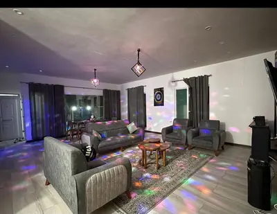 ویلا دوخوابه استخردار آبگرم رزباغ