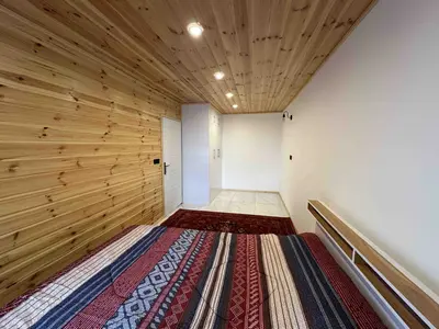 کلبه یک خوابه دوبلکس چوبی تپه