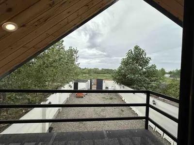 کلبه یک خوابه دوبلکس چوبی تپه