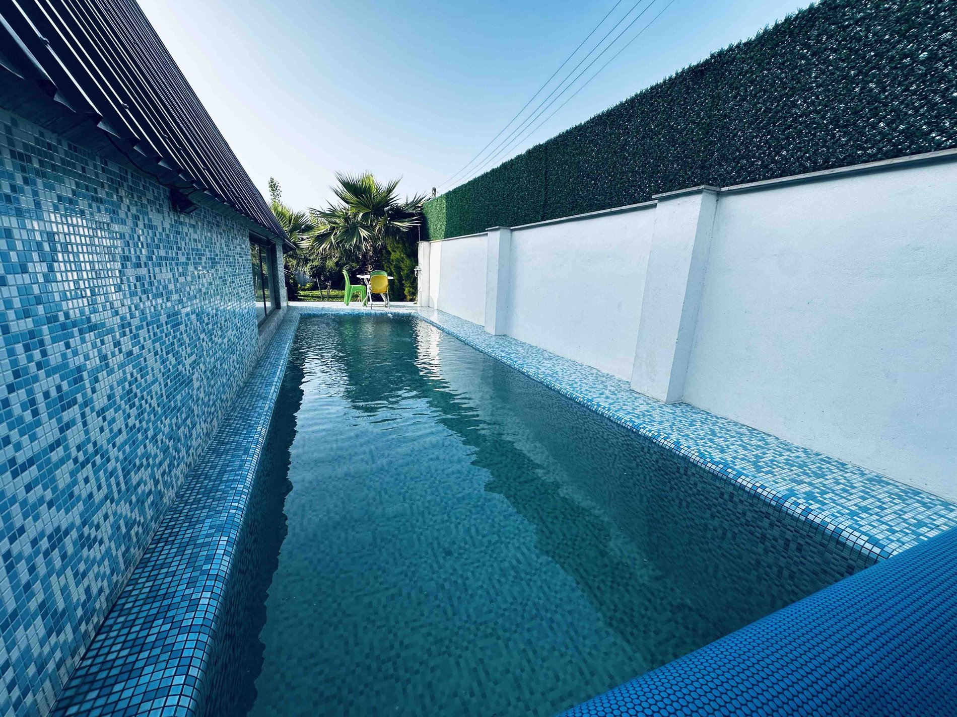 کلبه سه خوابه سوئیسی استخردار اندیشه ۸ - انتخاب عنوان تصویر