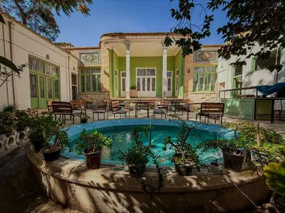 بومگردی الف - واحد استاد فرشچیان