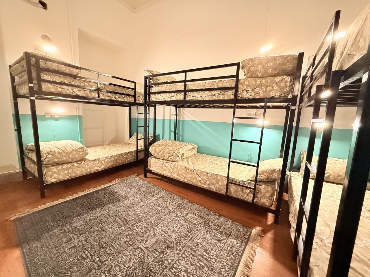 هاستل الف - واحد استاد گلشیری