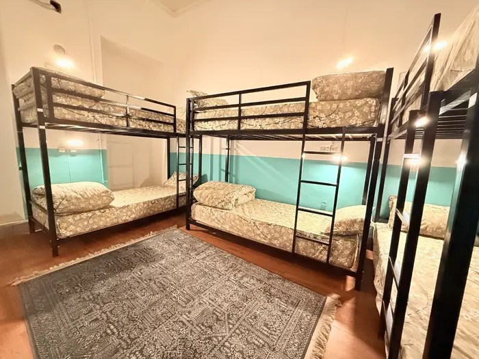 بوم گردی هاستل الف - واحد بانوان استاد گلشیری