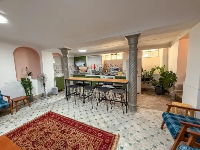 بوم گردی هاستل الف - واحد بانوان استاد گلشیری