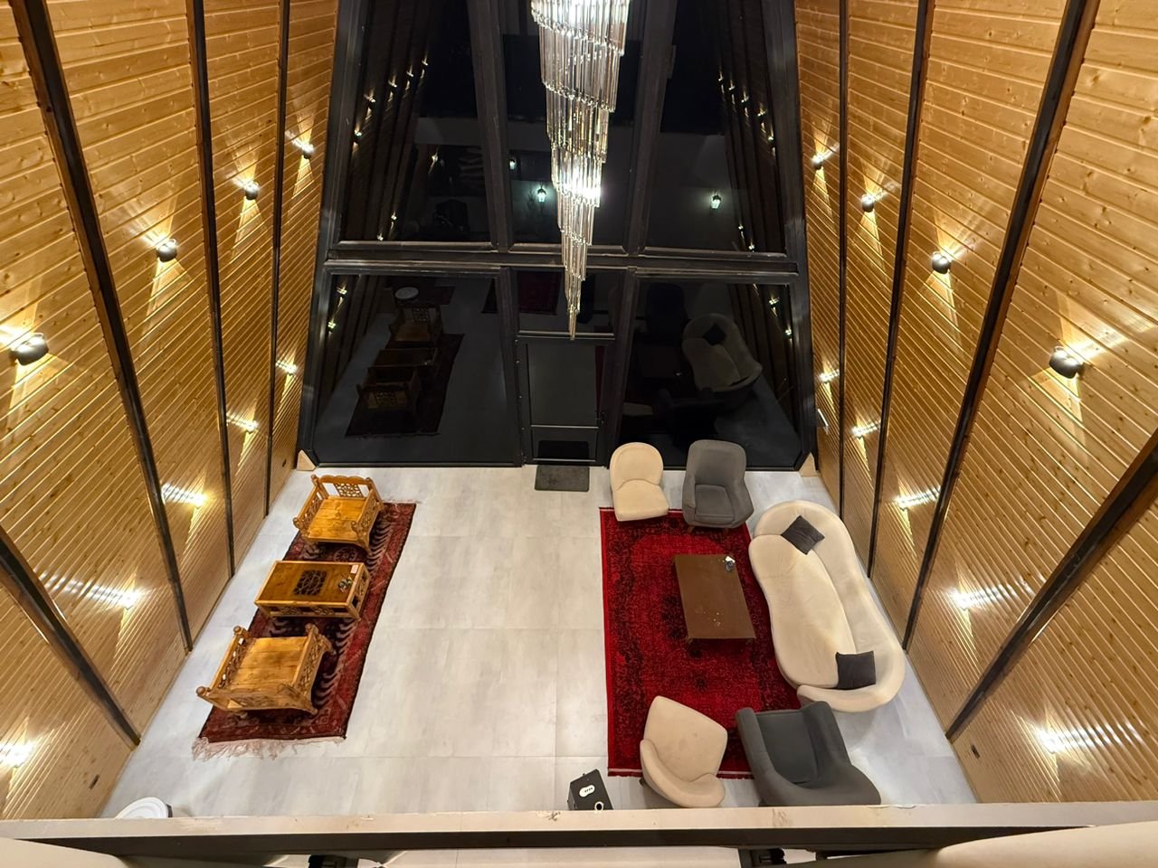 کلبه دوخوابه سوئیسی استخردار رسا