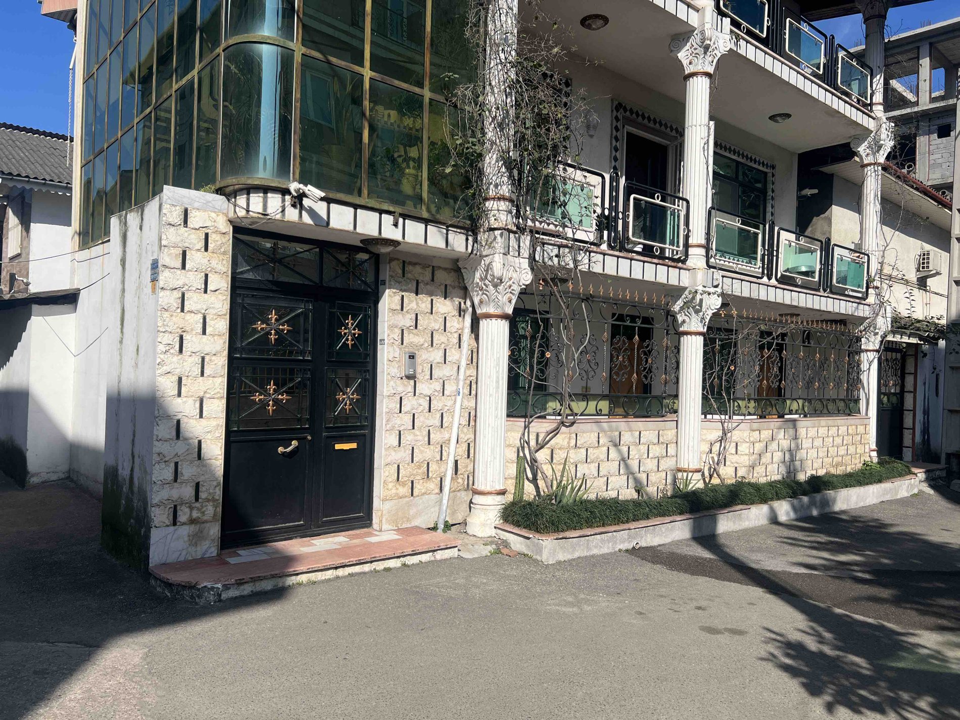 سوئیت فلت ببريان ٢ - انتخاب عنوان تصویر
