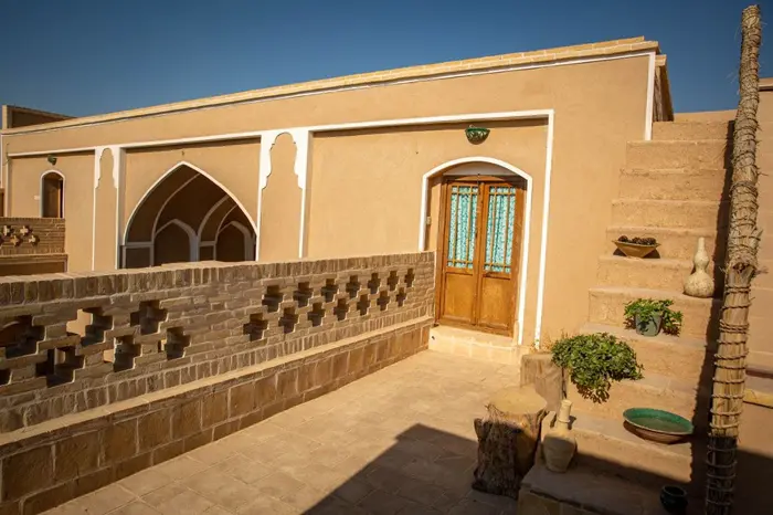 بوم گردی خشت و ماه - واحد ۵ نسیم - نمای حیاط