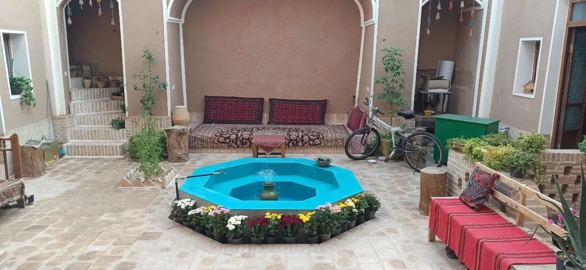 بوم گردی خشت و ماه - واحد ۵ نسیم - نمای حیاط