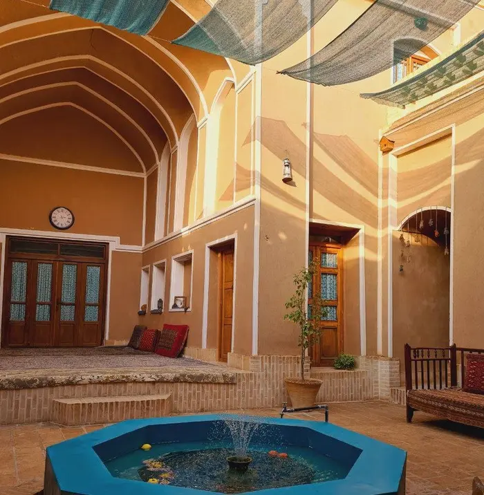 بوم گردی خشت و ماه - واحد 3 نقلی - نمای حیاط