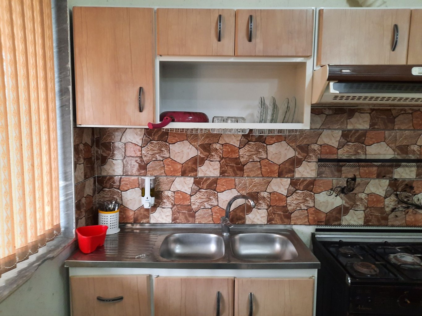 سوئیت دوخوابه تنهایی ۴