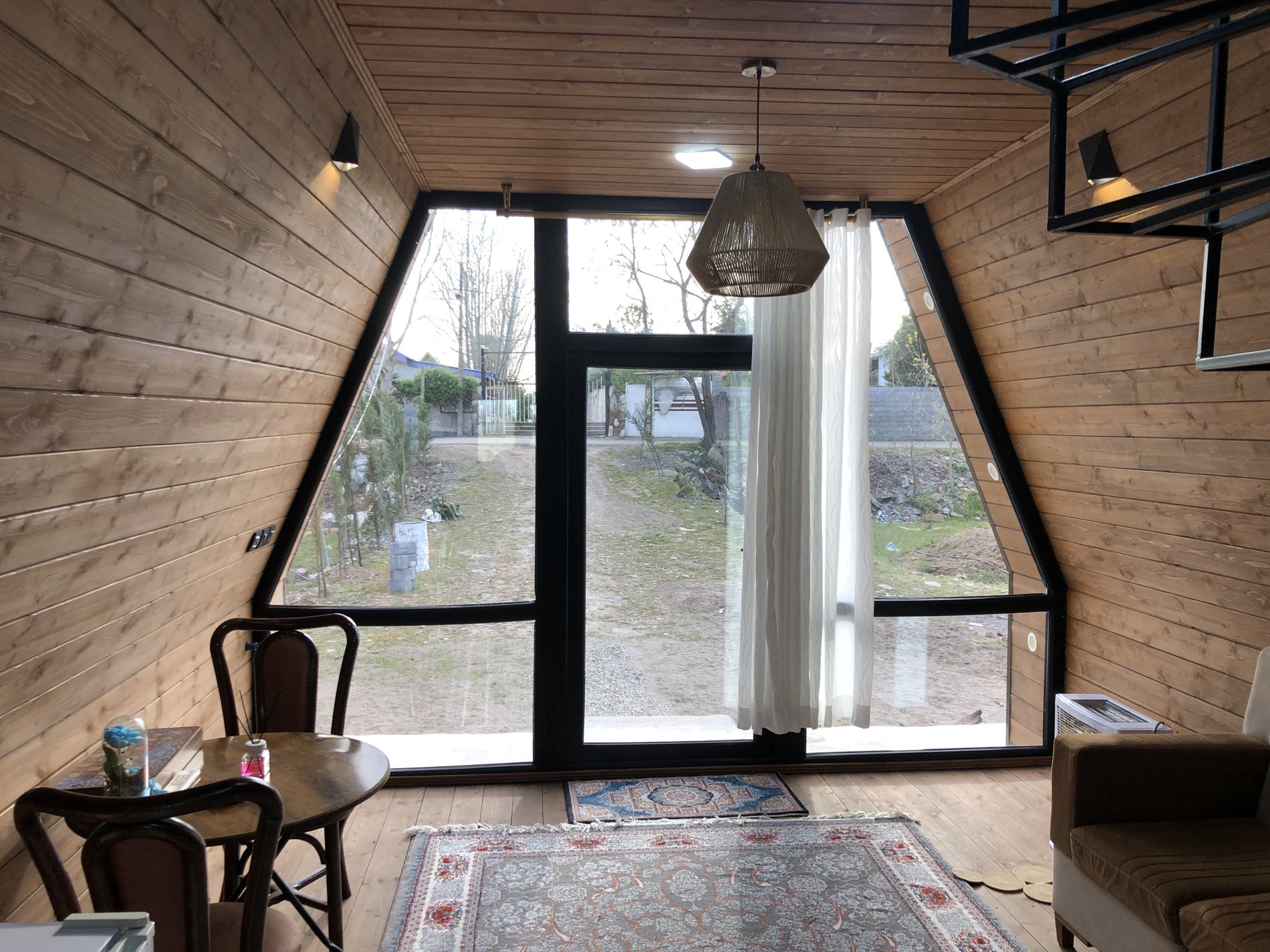 کلبه کلبه  سوئیسی یک خوابه چکاوک