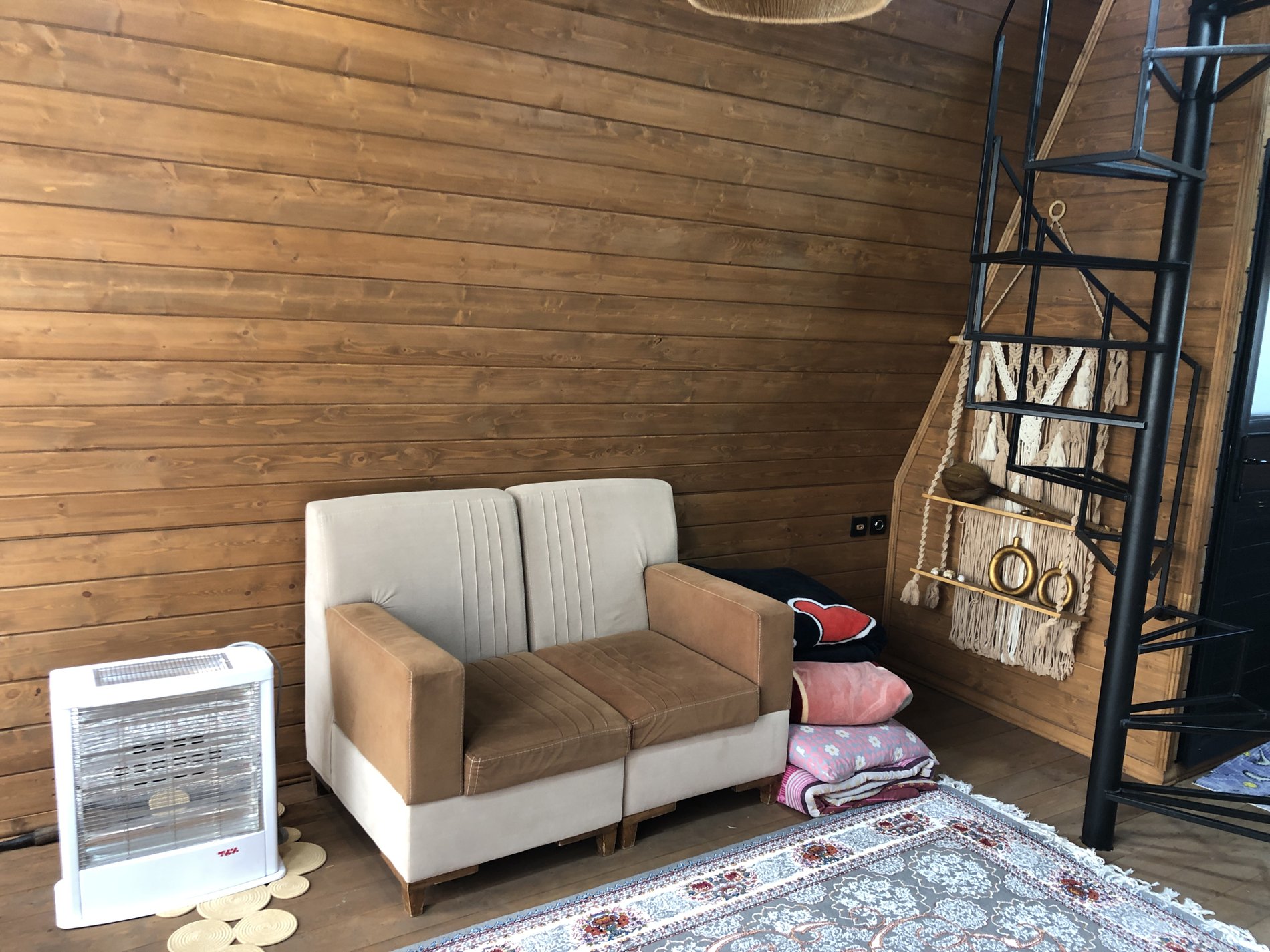 کلبه کلبه  سوئیسی یک خوابه چکاوک