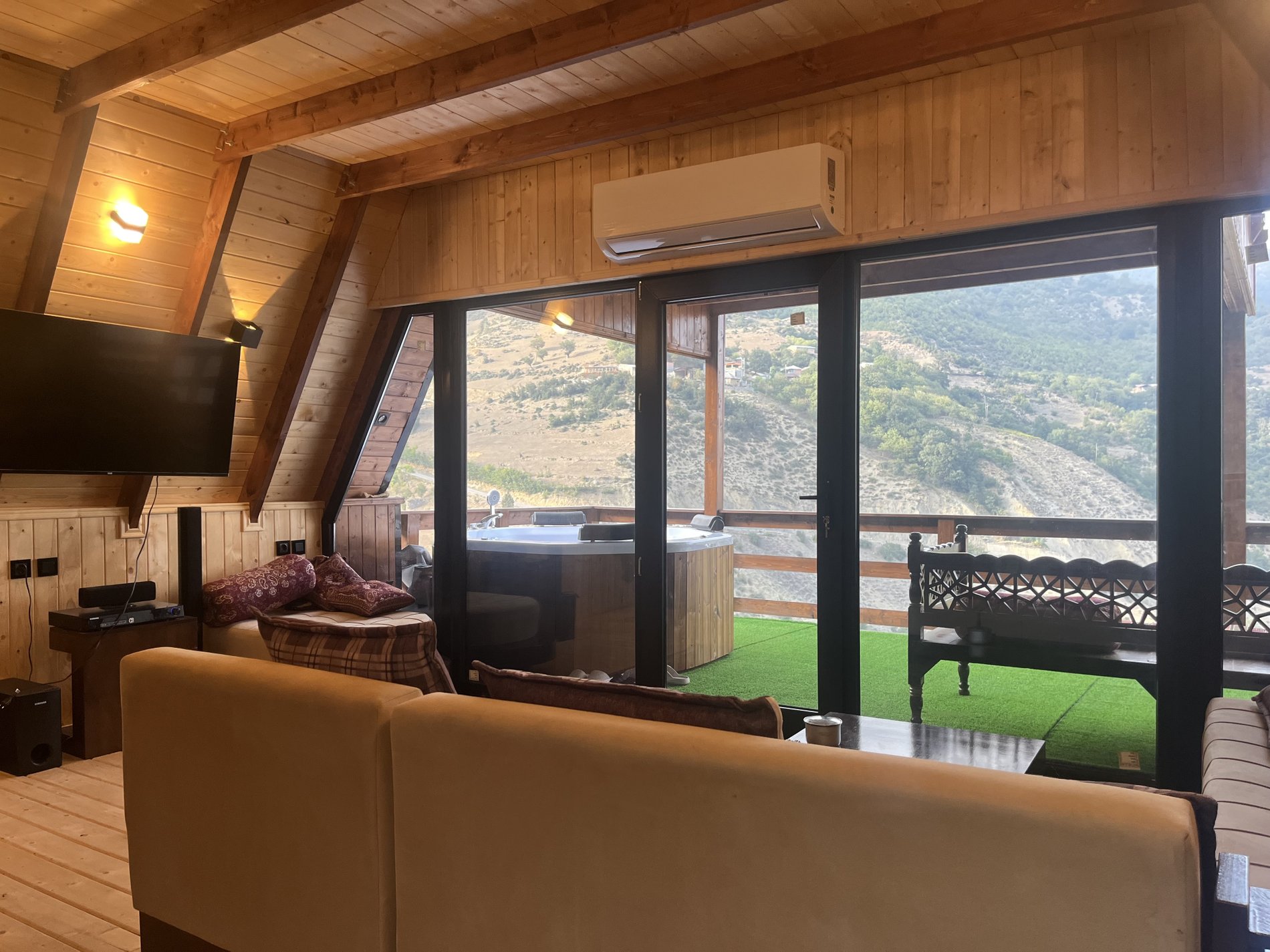 کلبه یک خوابه جکوزی دار کامی