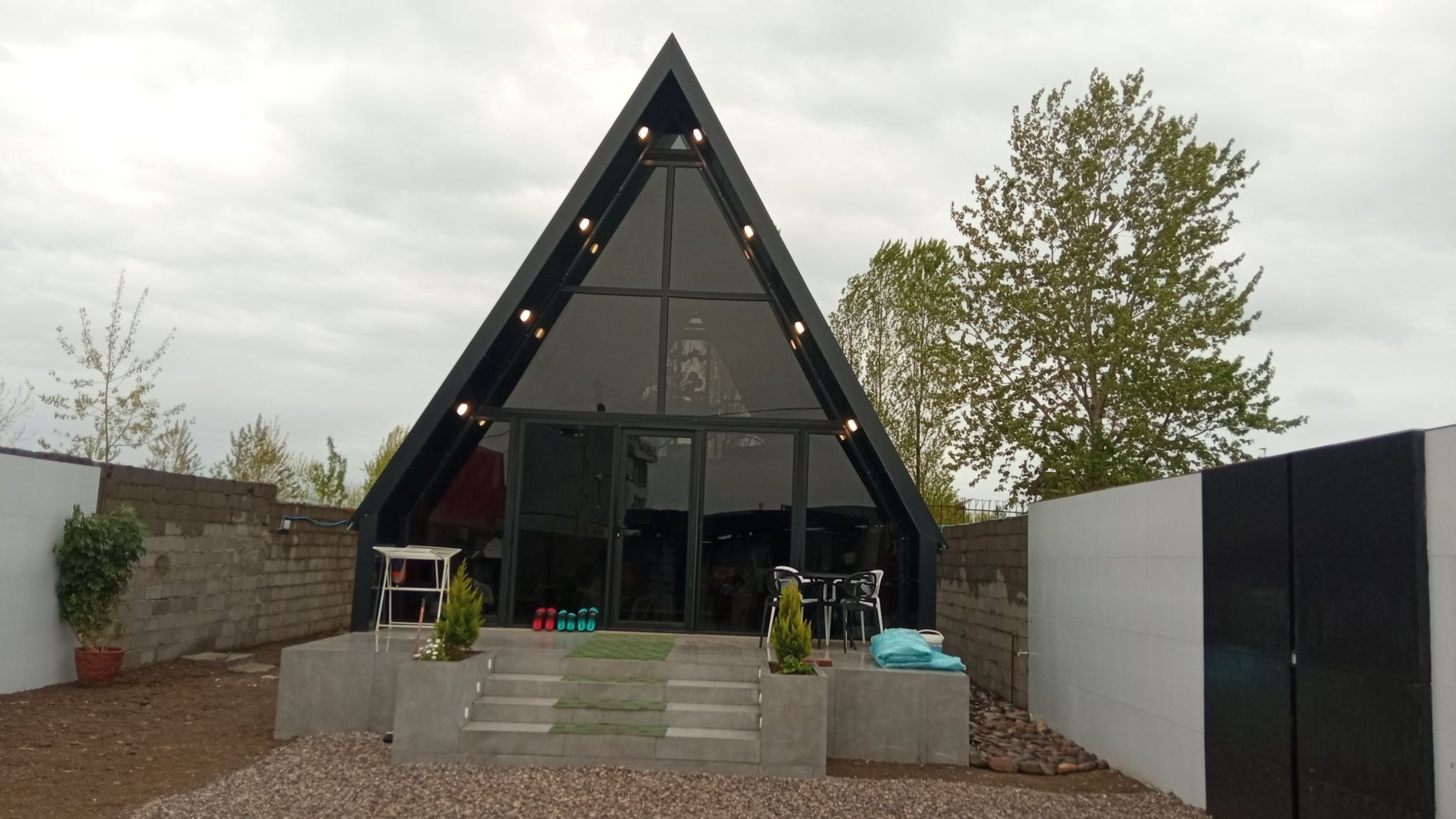 ویلا دوخوابه سوئیسی کاظم زاده