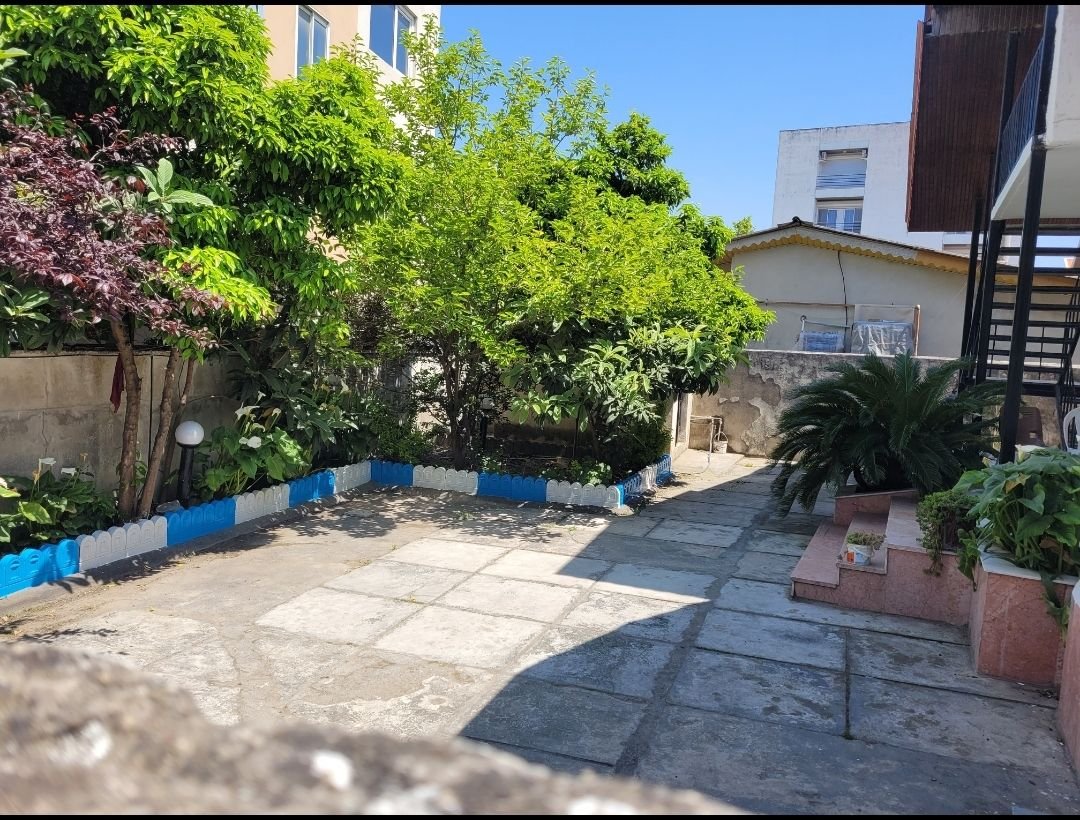 دوخوابه ساحلی سرسبز