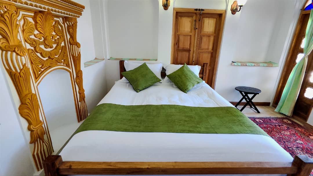 بومگردی یک تخته فلت عمارت تاریخی دلگشا ایوان