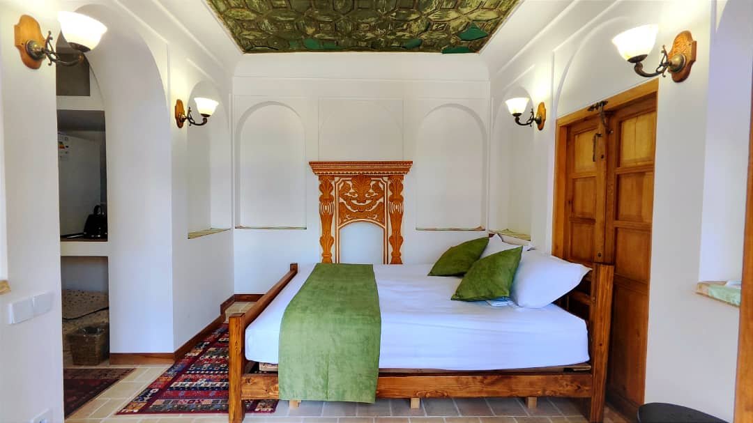 بومگردی یک تخته فلت عمارت تاریخی دلگشا ایوان