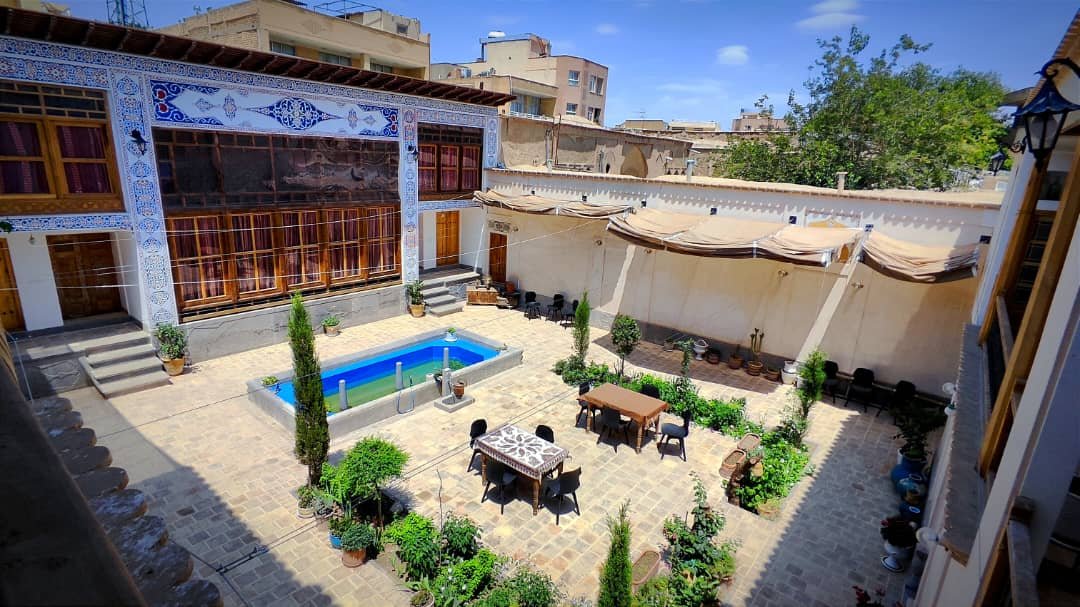 بومگردی یک تخته فلت عمارت تاریخی دلگشا ایوان