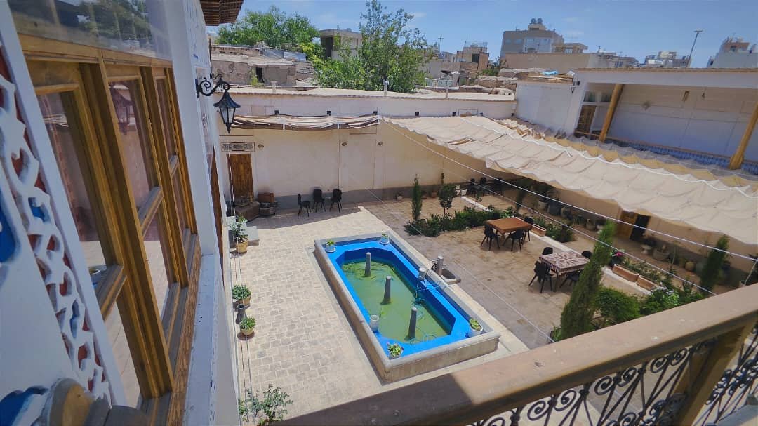 بومگردی یک تخته فلت عمارت تاریخی دلگشا ایوان