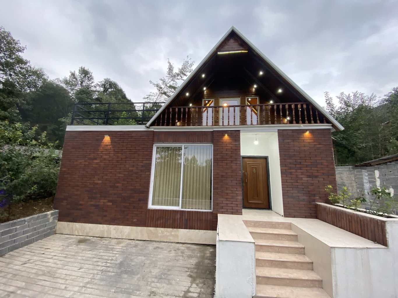 کلبه دوخوابه جنگلی دوبلکس سوئیسی افرا