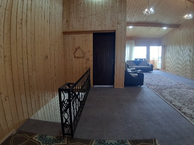 کلبه یک خوابه چوبی بام سبز 3