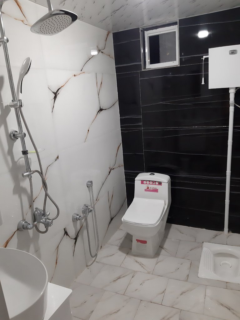 کلبه یک خوابه چوبی بام سبز 3